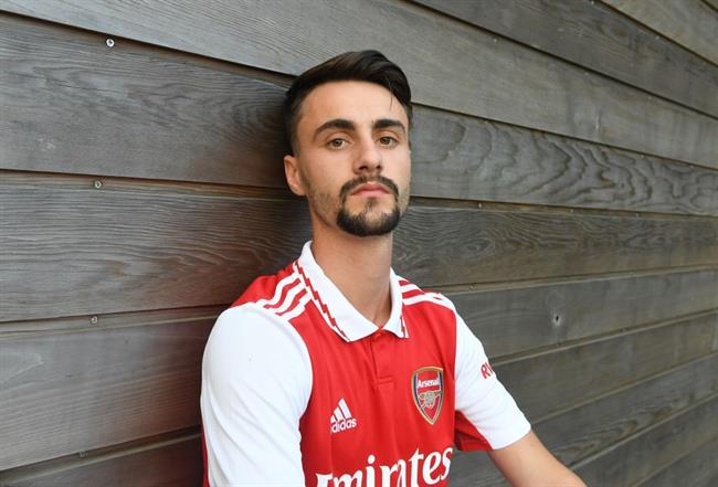 Fabio Vieira chính thức ra mắt Arsenal